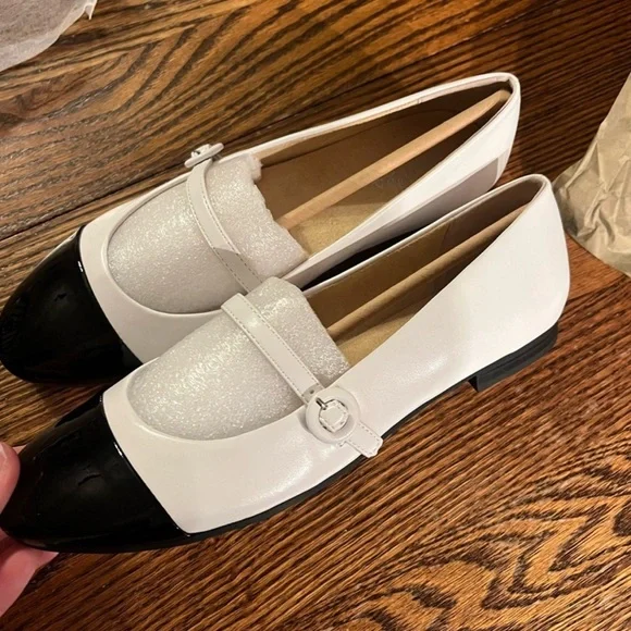 Charles By David Elegant Black and White Women's Flat, NWOT, Size 8M - Picture 2 of 5